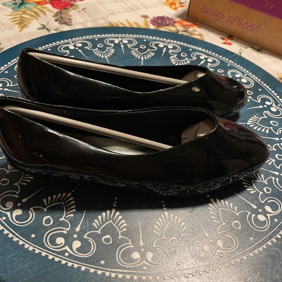 Flats - Picture 3 of 3